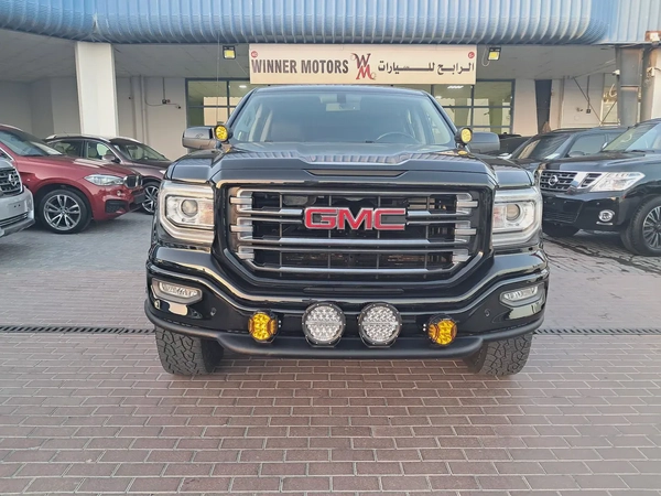 GMC Sierra Pick-up V8 Gcc Specs Accident Free Original Paint Very Well Maintained No Any Issue