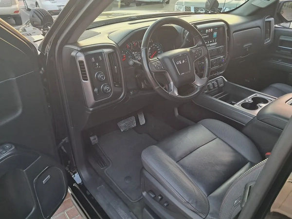 GMC Sierra Pick-up V8 Gcc Specs Accident Free Original Paint Very Well Maintained No Any Issue