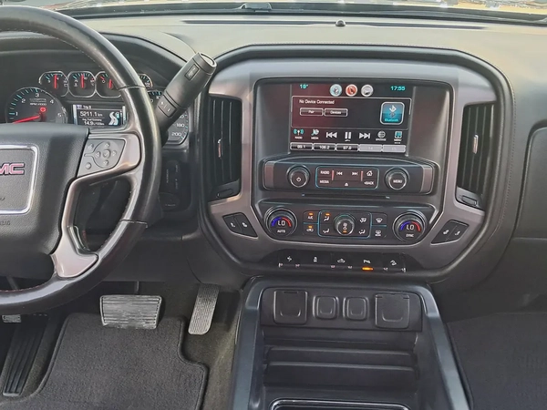 GMC Sierra Pick-up V8 Gcc Specs Accident Free Original Paint Very Well Maintained No Any Issue