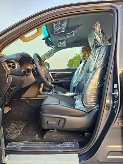 Toyota Fortuner VXR SR5 ADVENTURE / 4.0L V6 PETROL / CLIMATE WITH LEATHER SEATS / DIFFLOCK / AUTO A/C (CODE # F6HA)-8