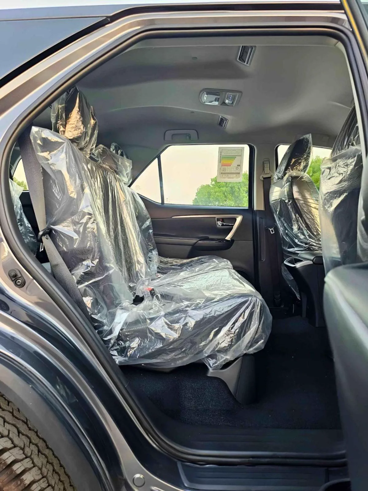 Toyota Fortuner VXR SR5 ADVENTURE / 4.0L V6 PETROL / CLIMATE WITH LEATHER SEATS / DIFFLOCK / AUTO A/C (CODE # F6HA)-11-0
