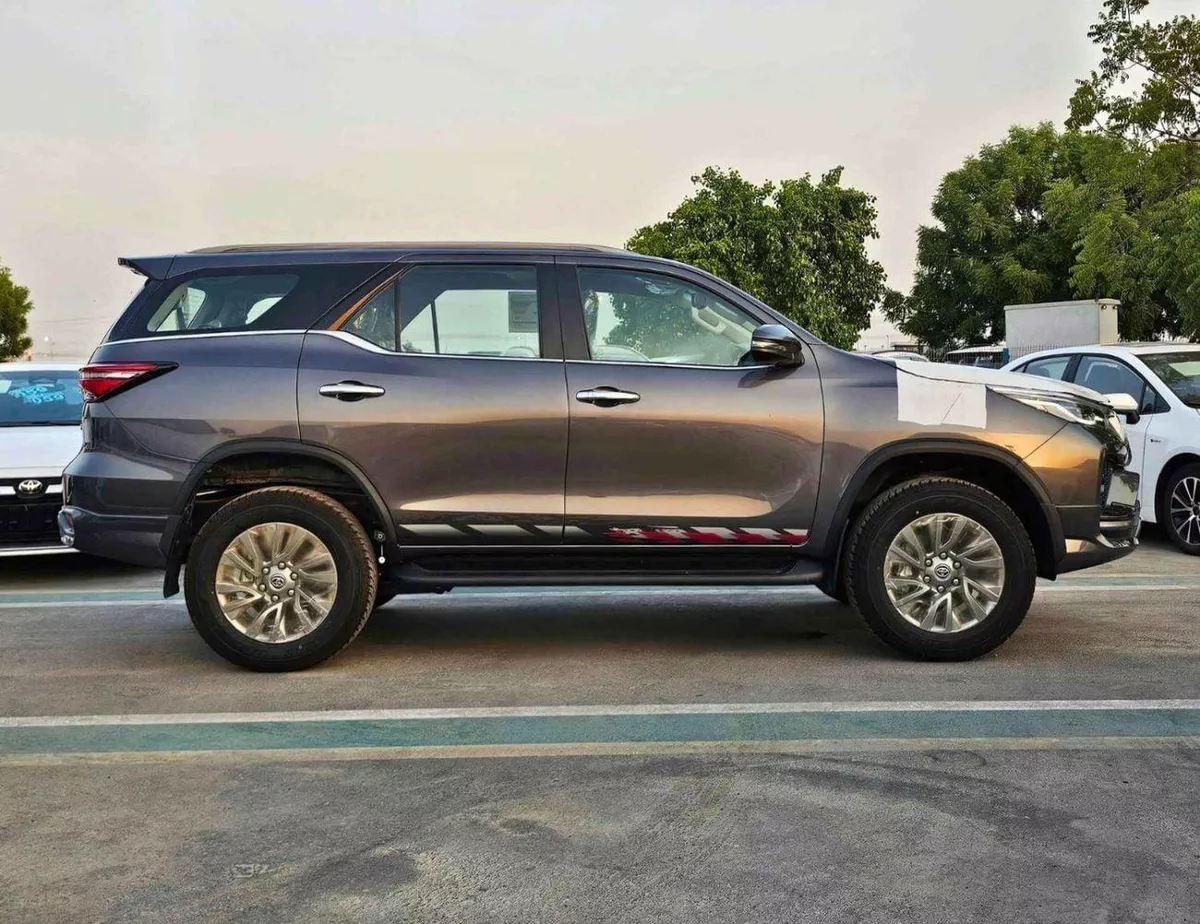 Toyota Fortuner VXR SR5 ADVENTURE / 4.0L V6 PETROL / CLIMATE WITH LEATHER SEATS / DIFFLOCK / AUTO A/C (CODE # F6HA)-2-0