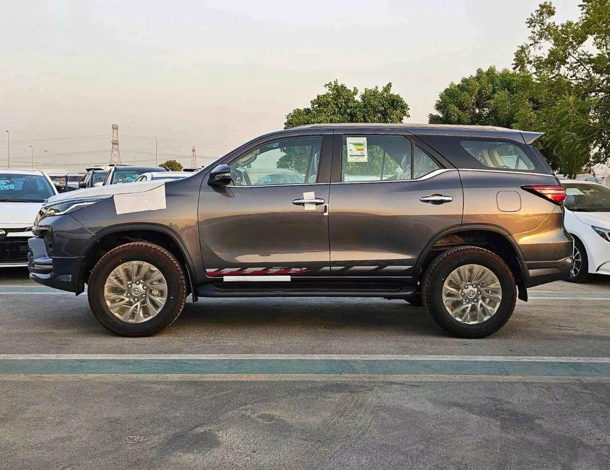 Toyota Fortuner VXR SR5 ADVENTURE / 4.0L V6 PETROL / CLIMATE WITH LEATHER SEATS / DIFFLOCK / AUTO A/C (CODE # F6HA)-3-0