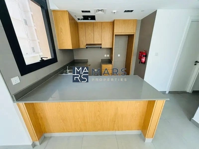 Charming Corner 1BHK Apartment, Cozy & Modern-16