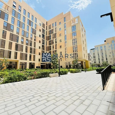 Charming Corner 1BHK Apartment, Cozy & Modern-4