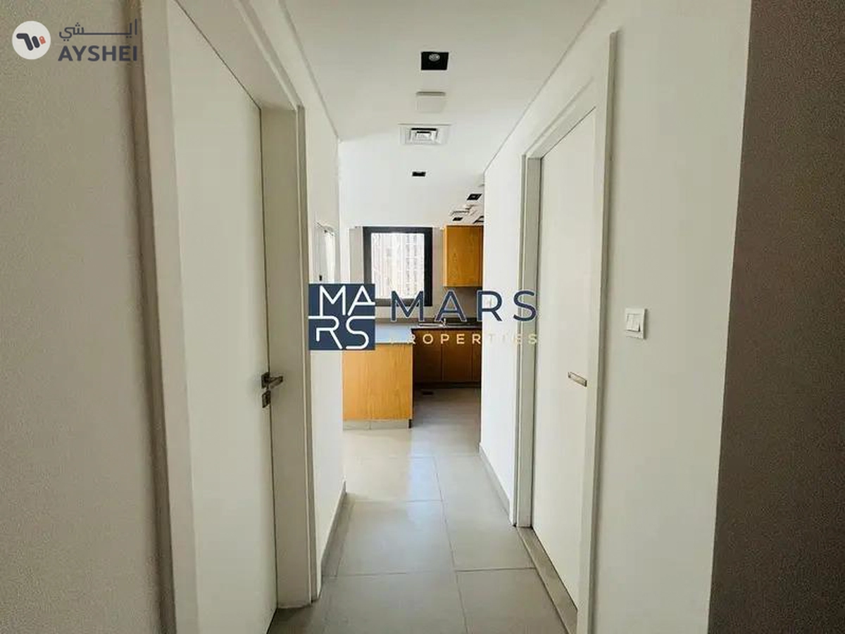 Charming Corner 1BHK Apartment, Cozy & Modern-12-12