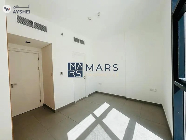 Charming Corner 1BHK Apartment, Cozy & Modern