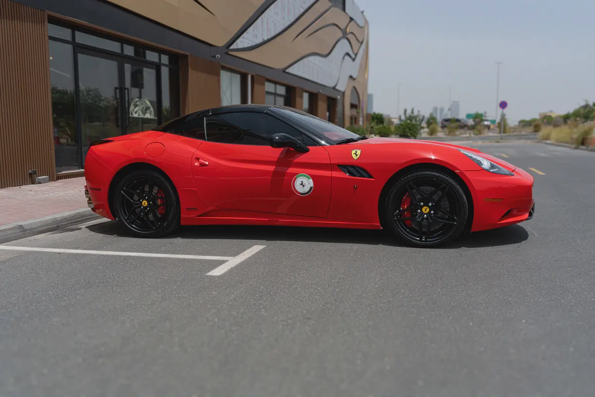 2010 Ferrari California | GCC Specs | Excellent Condition-5-5