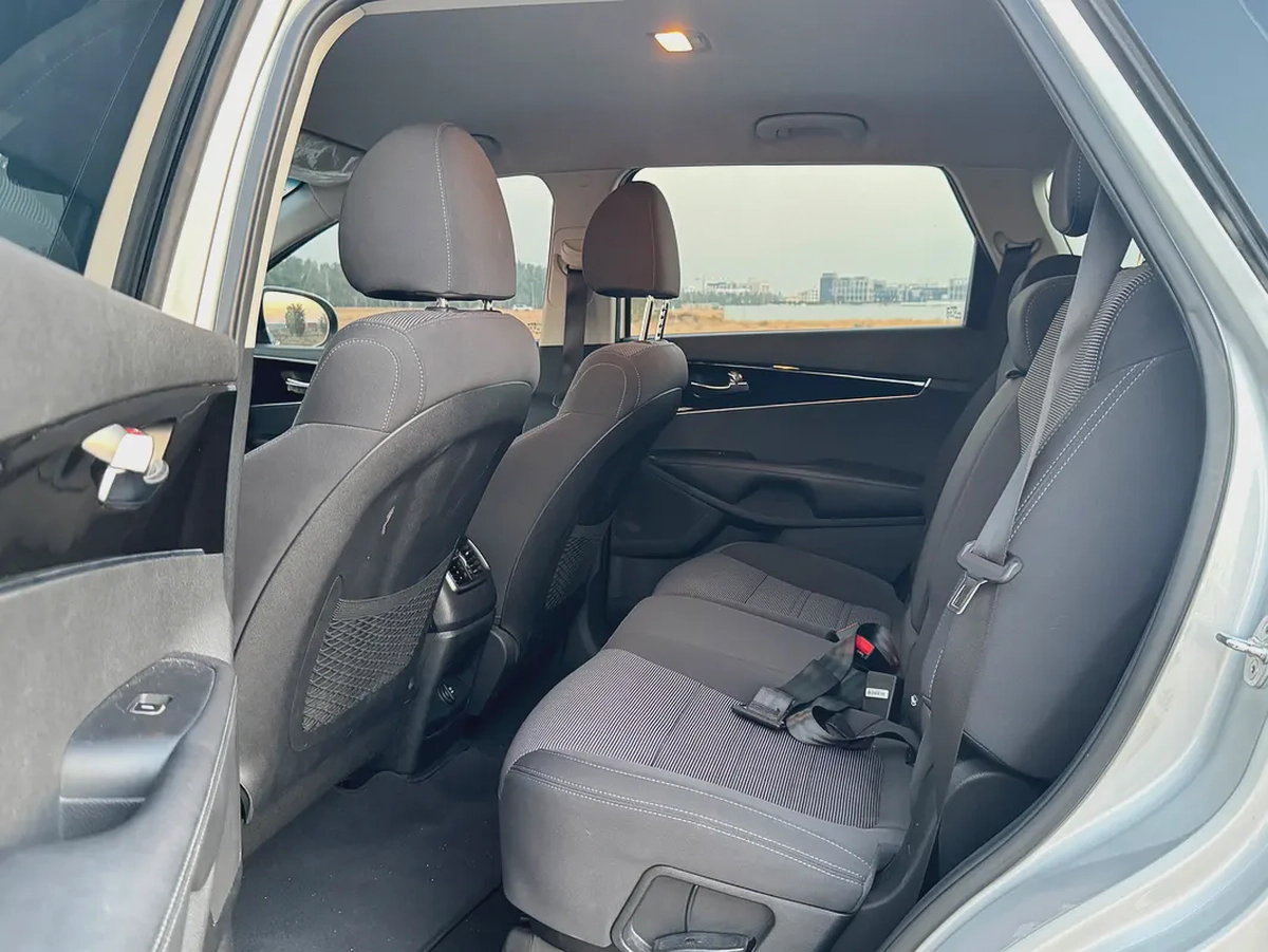 Kia Sorento LX 2019 GCC Specs Super Clean Condition-9-9