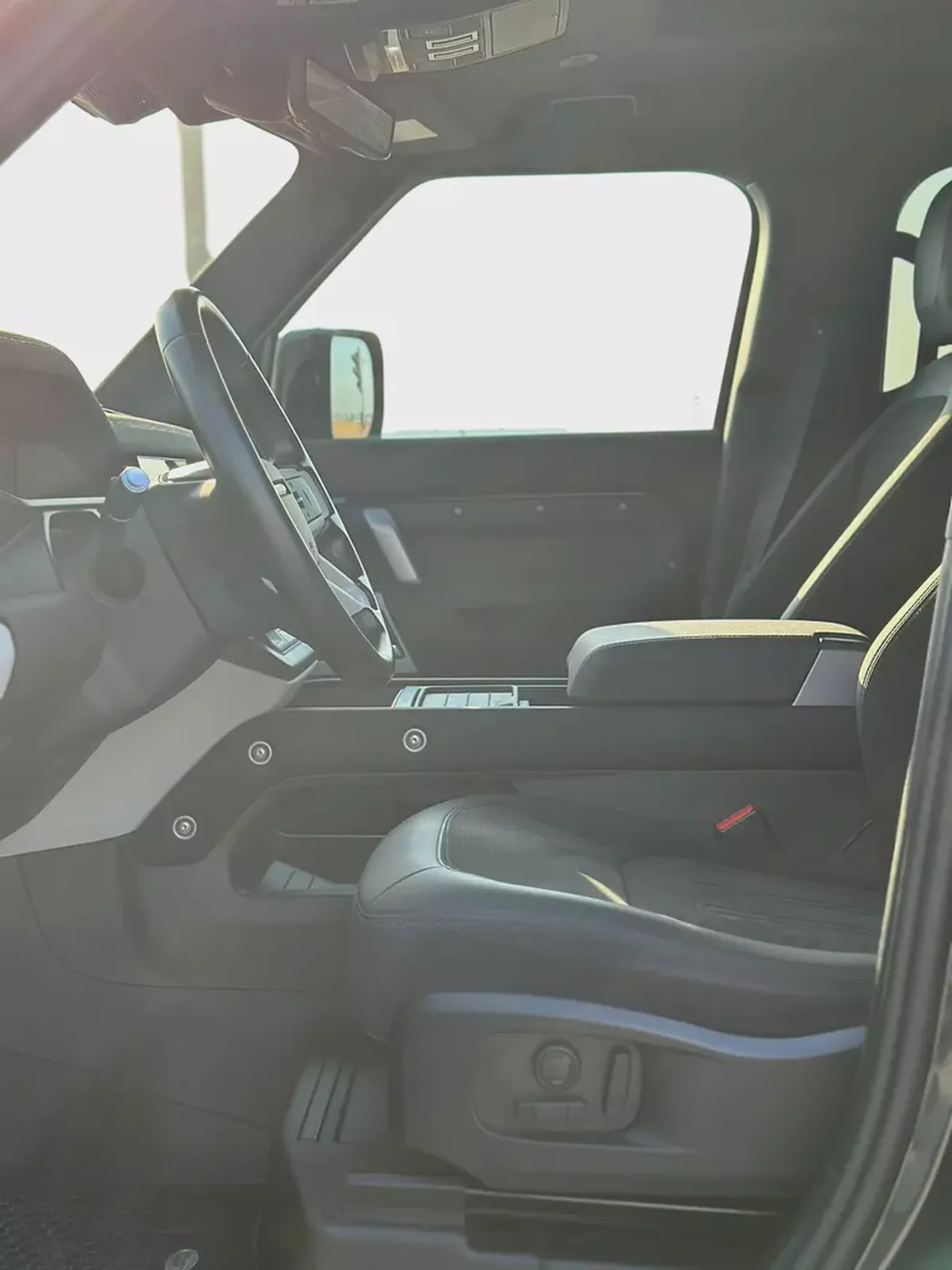 Land Rover Defender 110 SE P400 · 2021 · Canadian Specs · 84,000 km · Full Black ·-9-9