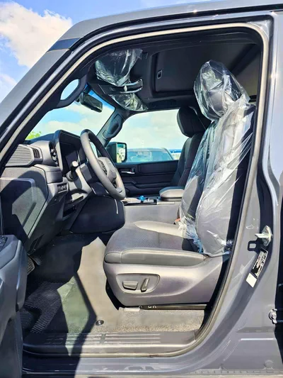 Toyota Prado VXR ALL ROUNDER / 2.4L PETROL V4 / SUNROOF / DRIVER POWER SEAT / COOL BOX / MID OPTION (CODE # R2)-9