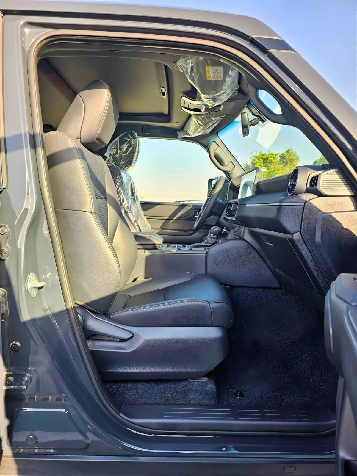 Toyota Prado VXR ALL ROUNDER / 2.4L PETROL V4 / SUNROOF / DRIVER POWER SEAT / COOL BOX / MID OPTION (CODE # R2)-10-0