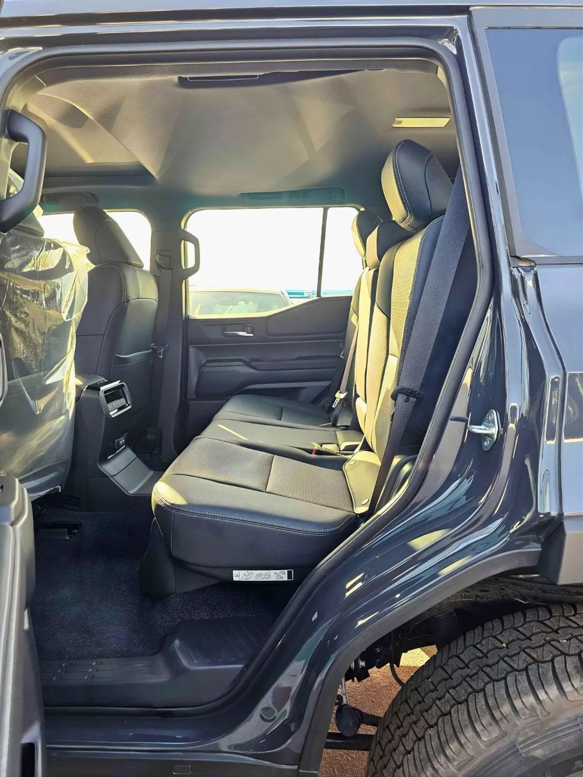 Toyota Prado VXR ALL ROUNDER / 2.4L PETROL V4 / SUNROOF / DRIVER POWER SEAT / COOL BOX / MID OPTION (CODE # R2)-11-0