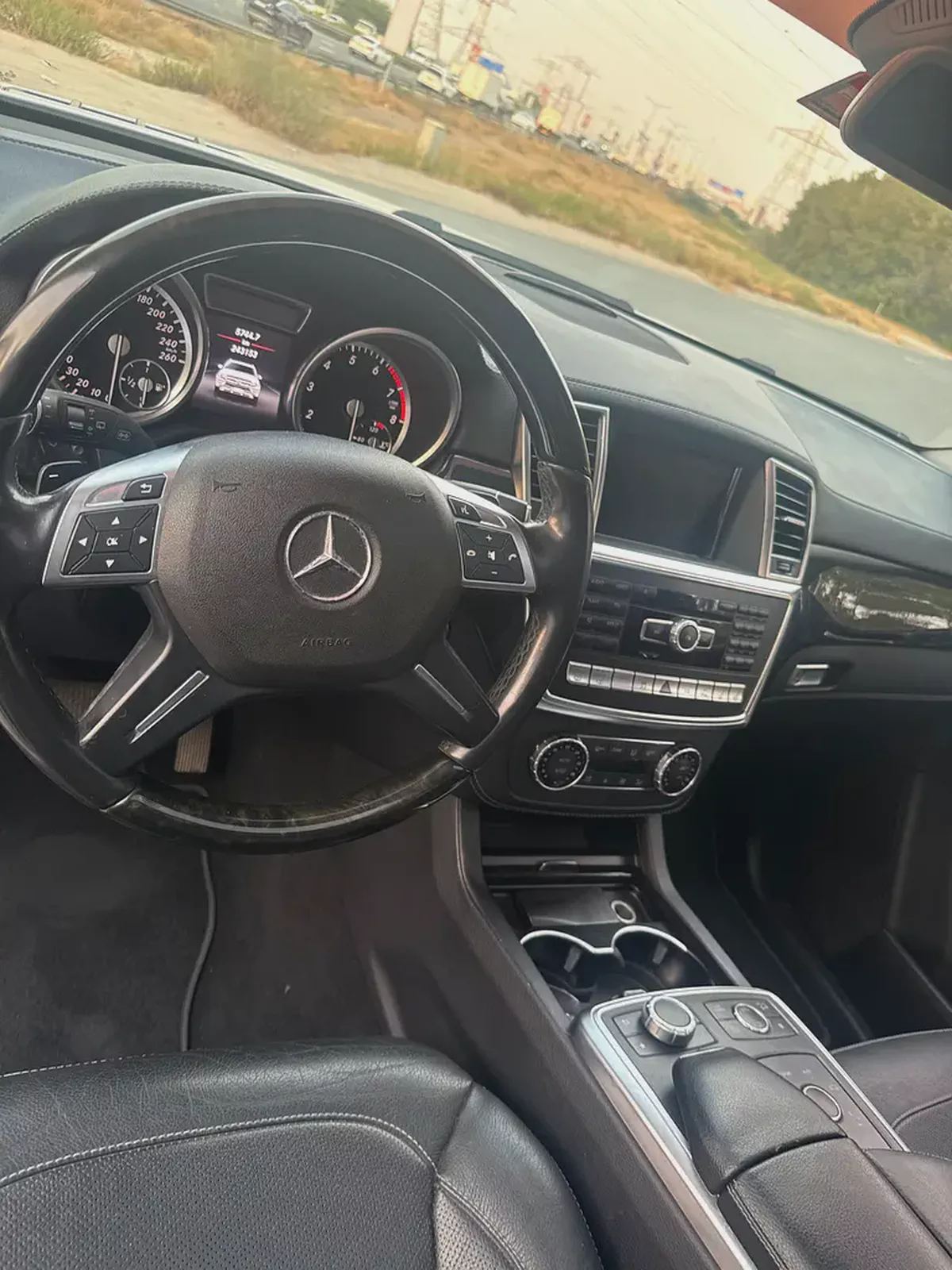 Pristine Mercedes-Benz GL 550 4MATIC 2015 | GCC Specs | Full Service History-12-12