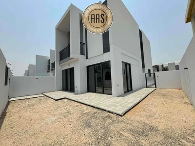 Deal Of The Day ! 4 Bed Townhouse Villa Available For Rent in Villanova-0