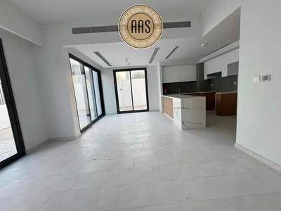 Deal Of The Day ! 4 Bed Townhouse Villa Available For Rent in Villanova-1
