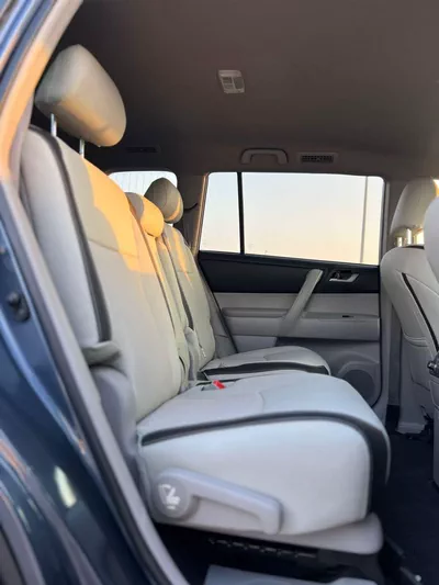 Toyota Highlander  2013 Toyota Highlander MidOption - 2 .7L V4-  Rear Camera - 7 Leather Seats-22