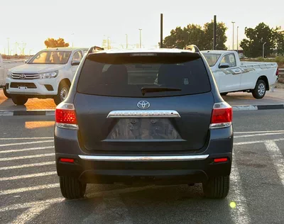 Toyota Highlander  2013 Toyota Highlander MidOption - 2 .7L V4-  Rear Camera - 7 Leather Seats-7