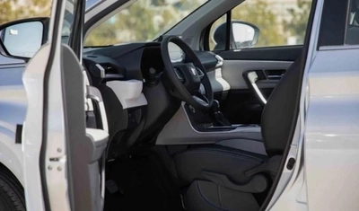 Toyota Veloz Toyota Veloz 2025 Toyota Veloz V 1.5 - Silver inside Black-3