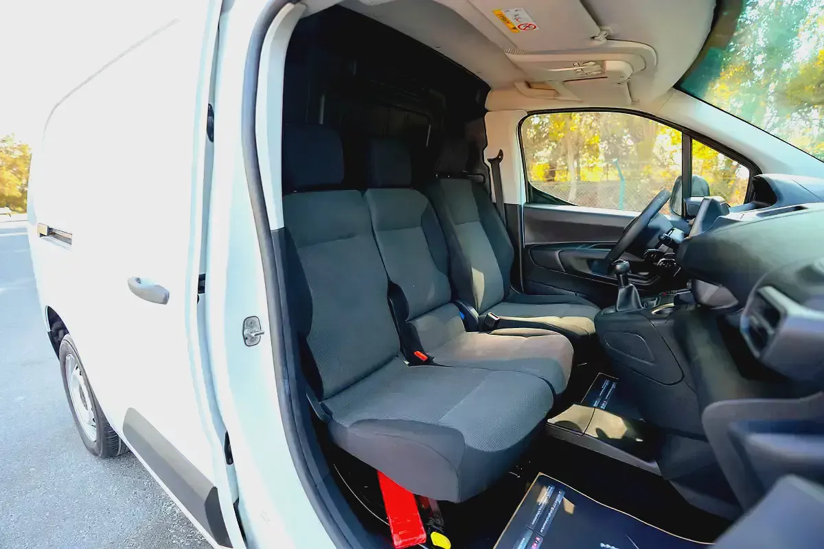Peugeot Partner | Delivery Van | GCC Specs | Ref#P21471-8-8