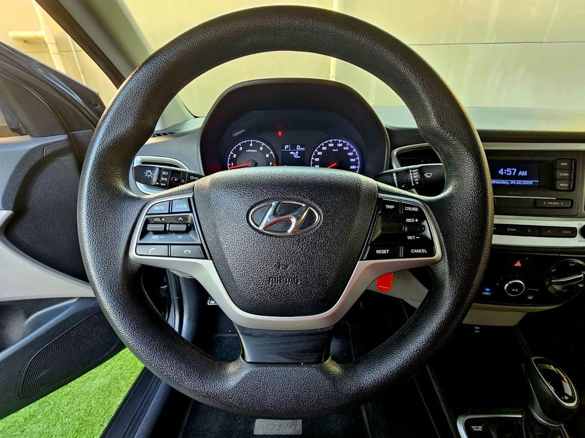 Hyundai Accent / GCC 1.6 V4/ LOW MILEAGE/ SINGLE OWNER-8-8