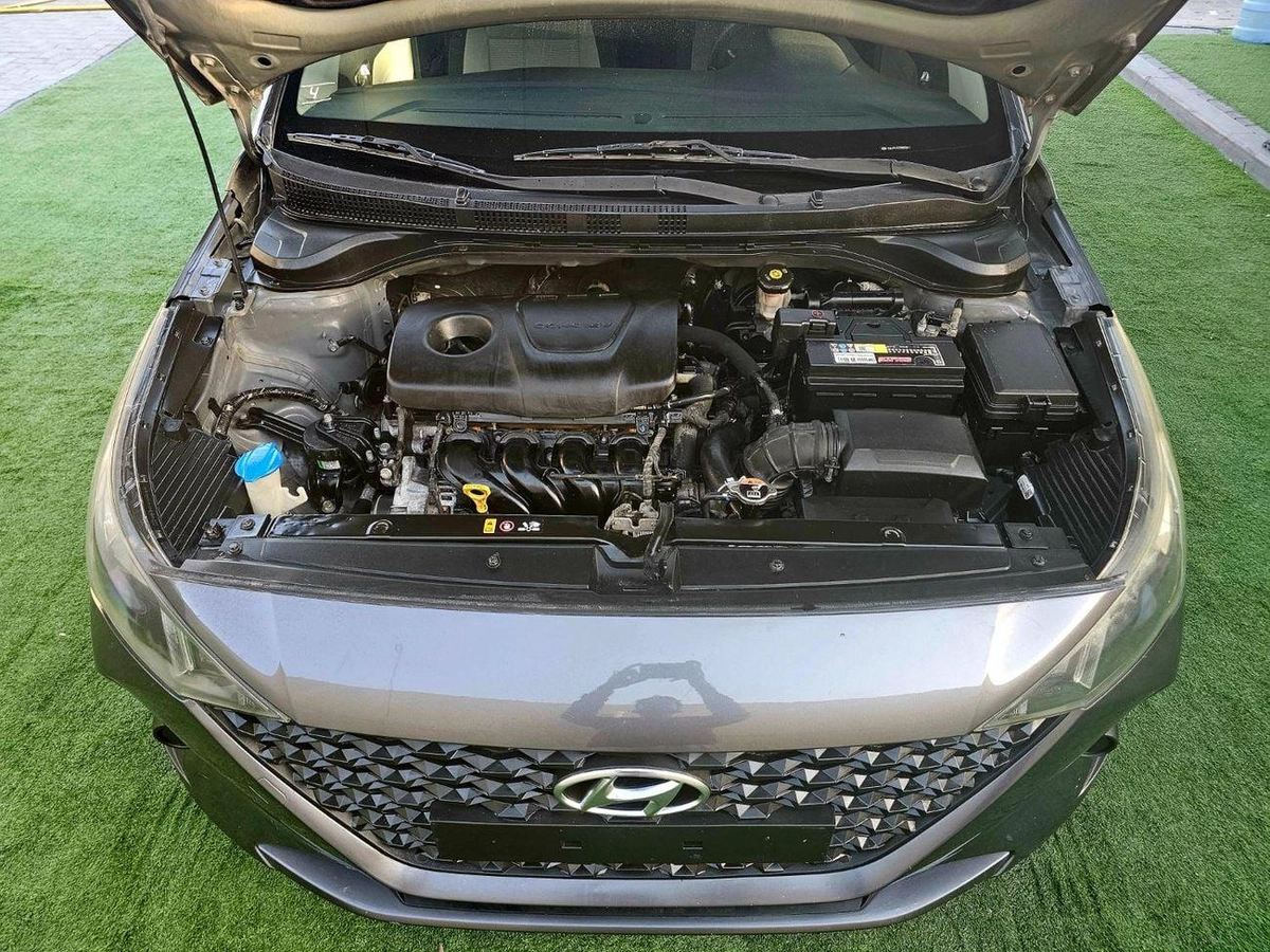 Hyundai Accent / GCC 1.6 V4/ LOW MILEAGE/ SINGLE OWNER-16-16