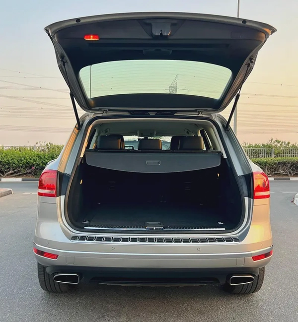 VOLKSWAGEN TOUAREG 2018 V6 FULL SERVICE HISTORY GCC SPEC