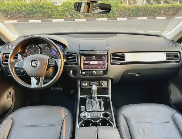 VOLKSWAGEN TOUAREG 2018 V6 FULL SERVICE HISTORY GCC SPEC