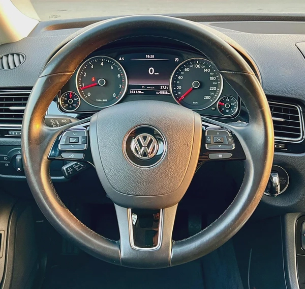 VOLKSWAGEN TOUAREG 2018 V6 FULL SERVICE HISTORY GCC SPEC