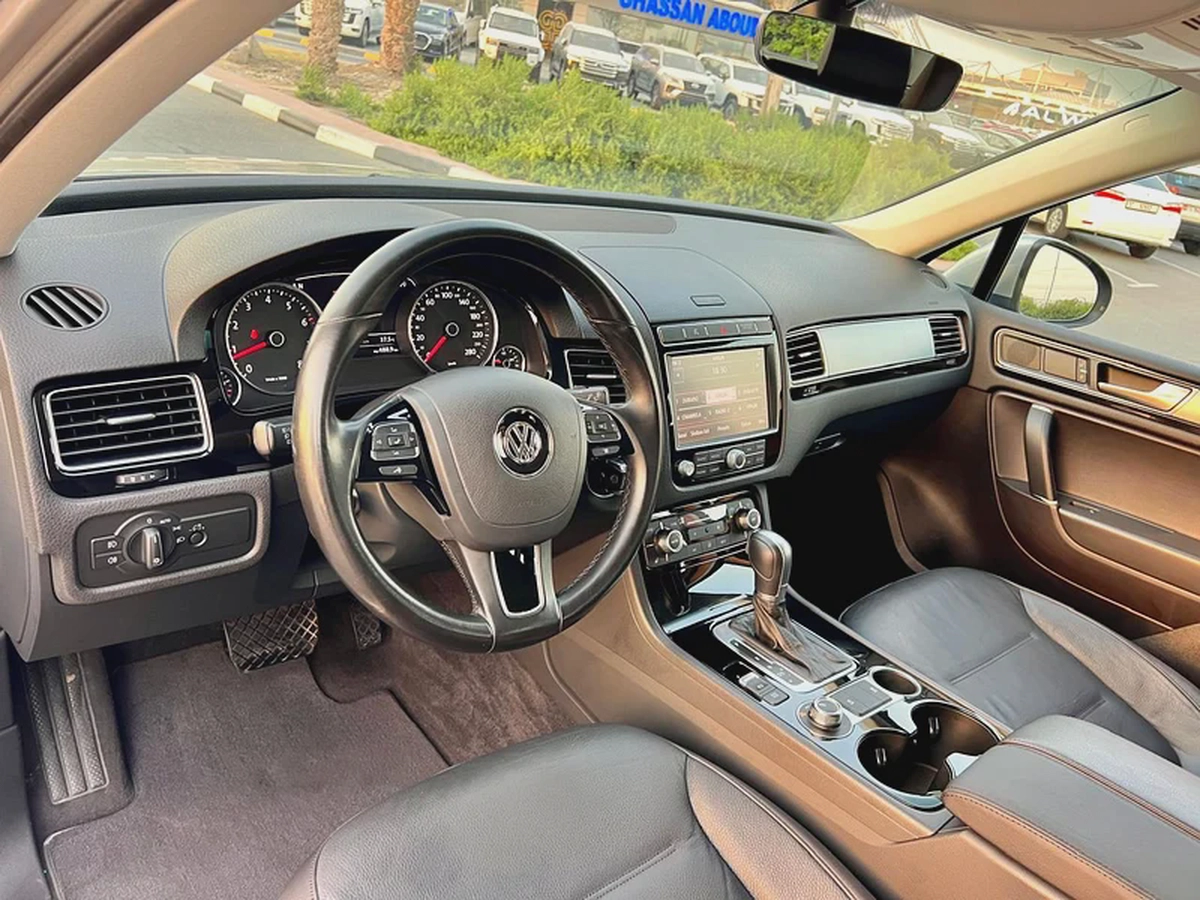 VOLKSWAGEN TOUAREG 2018 V6 FULL SERVICE HISTORY GCC SPEC-16-16