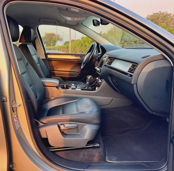 VOLKSWAGEN TOUAREG 2018 V6 FULL SERVICE HISTORY GCC SPEC