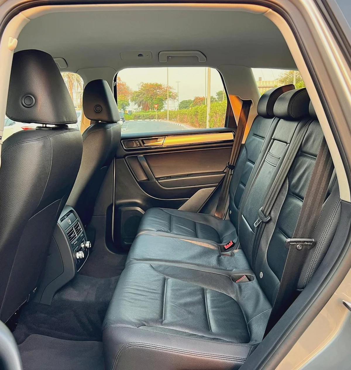 VOLKSWAGEN TOUAREG 2018 V6 FULL SERVICE HISTORY GCC SPEC-18-18
