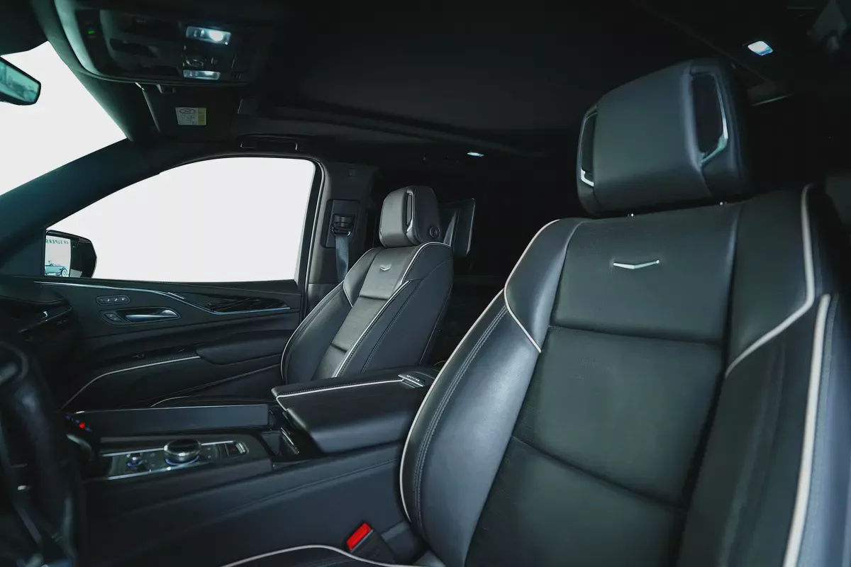 Cadillac Escalade 600 Sport-GCC-7 Seats-Full Service History With Dealer-Black Pack-Captain Seats-18-18