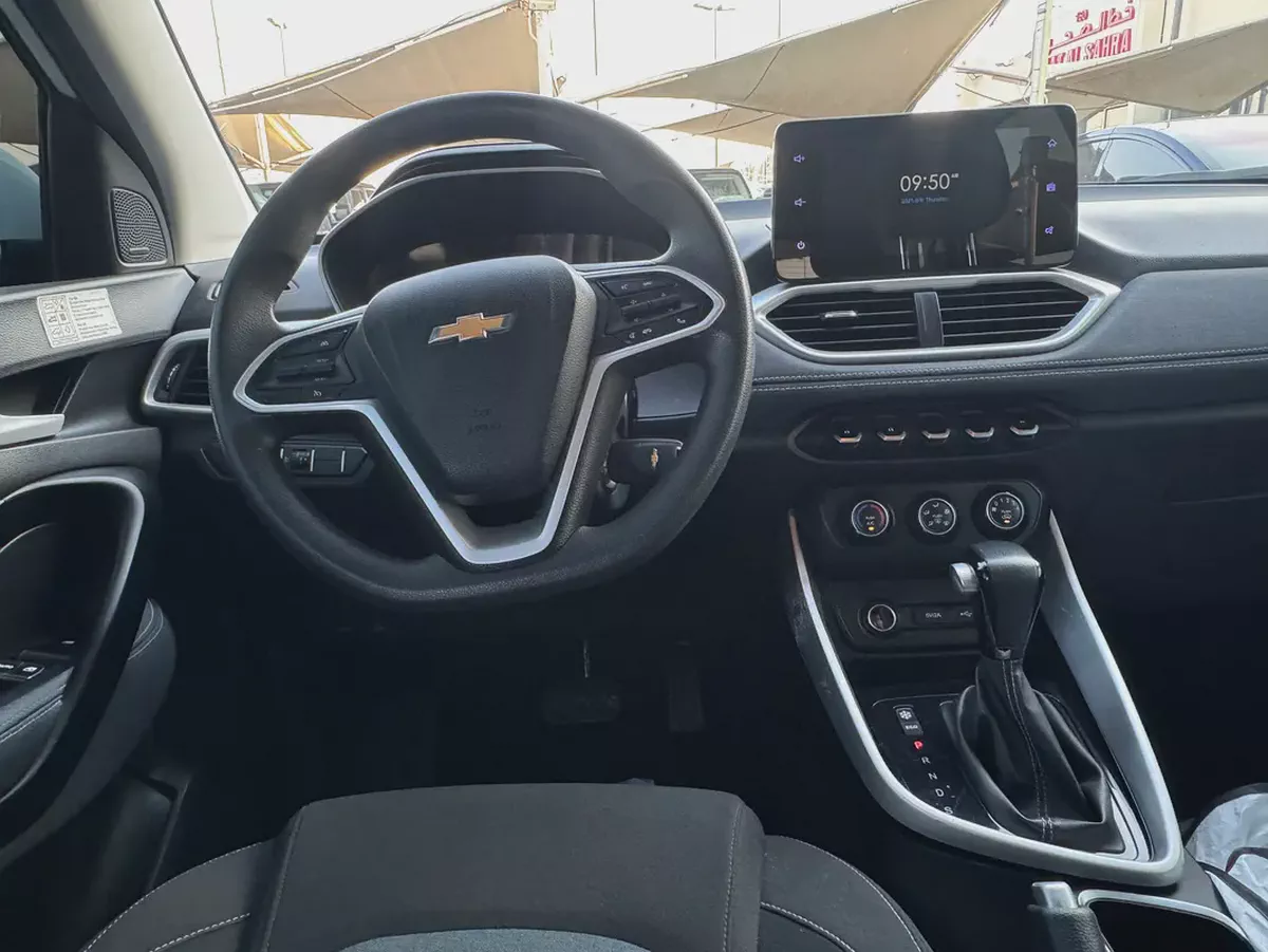 Chevrolet Captiva LT 2023 GCC Specs 7 seats very clean condition-9-9