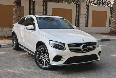 GLC250 COUPE AMG - GCC SPECS - FULL SERVICE HISTORY - ACCIDENT FREE - EXCELENT CONDITION --1