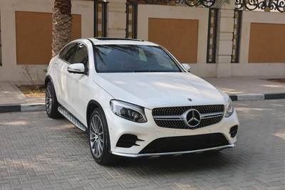GLC250 COUPE AMG - GCC SPECS - FULL SERVICE HISTORY - ACCIDENT FREE - EXCELENT CONDITION --3