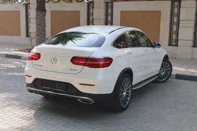 GLC250 COUPE AMG - GCC SPECS - FULL SERVICE HISTORY - ACCIDENT FREE - EXCELENT CONDITION --5