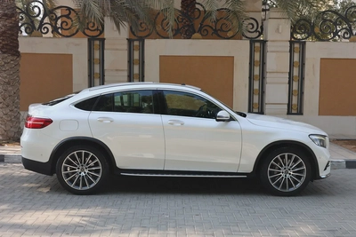 GLC250 COUPE AMG - GCC SPECS - FULL SERVICE HISTORY - ACCIDENT FREE - EXCELENT CONDITION --7