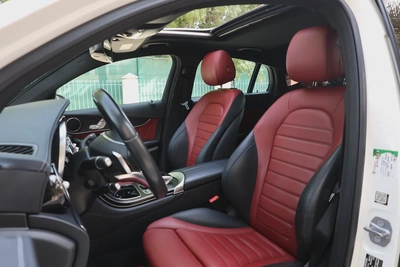 GLC250 COUPE AMG - GCC SPECS - FULL SERVICE HISTORY - ACCIDENT FREE - EXCELENT CONDITION --11