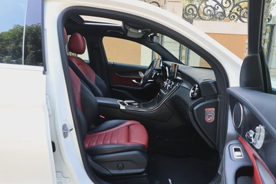 GLC250 COUPE AMG - GCC SPECS - FULL SERVICE HISTORY - ACCIDENT FREE - EXCELENT CONDITION --16