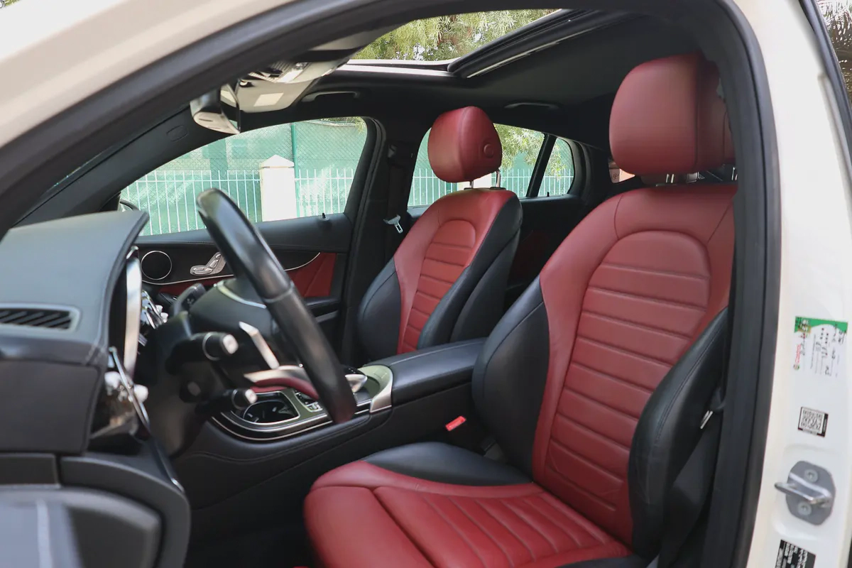 GLC250 COUPE AMG - GCC SPECS - FULL SERVICE HISTORY - ACCIDENT FREE - EXCELENT CONDITION --11-11