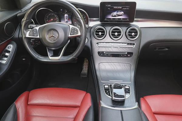 GLC250 COUPE AMG - GCC SPECS - FULL SERVICE HISTORY - ACCIDENT FREE - EXCELENT CONDITION -