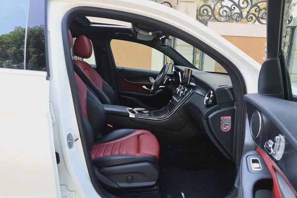 GLC250 COUPE AMG - GCC SPECS - FULL SERVICE HISTORY - ACCIDENT FREE - EXCELENT CONDITION -