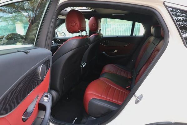 GLC250 COUPE AMG - GCC SPECS - FULL SERVICE HISTORY - ACCIDENT FREE - EXCELENT CONDITION -