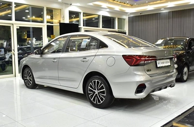 MG 5 ( 2025 Model ) in Silver Color GCC Specs-3