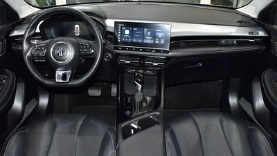 MG 5 ( 2025 Model ) in Silver Color GCC Specs-10