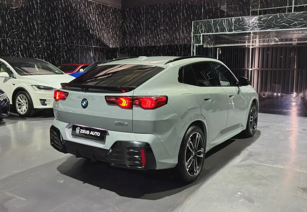 BMW X2 SDrive 18i | GCC | Original paint | Low mileage | AGMC Full service history-3-3