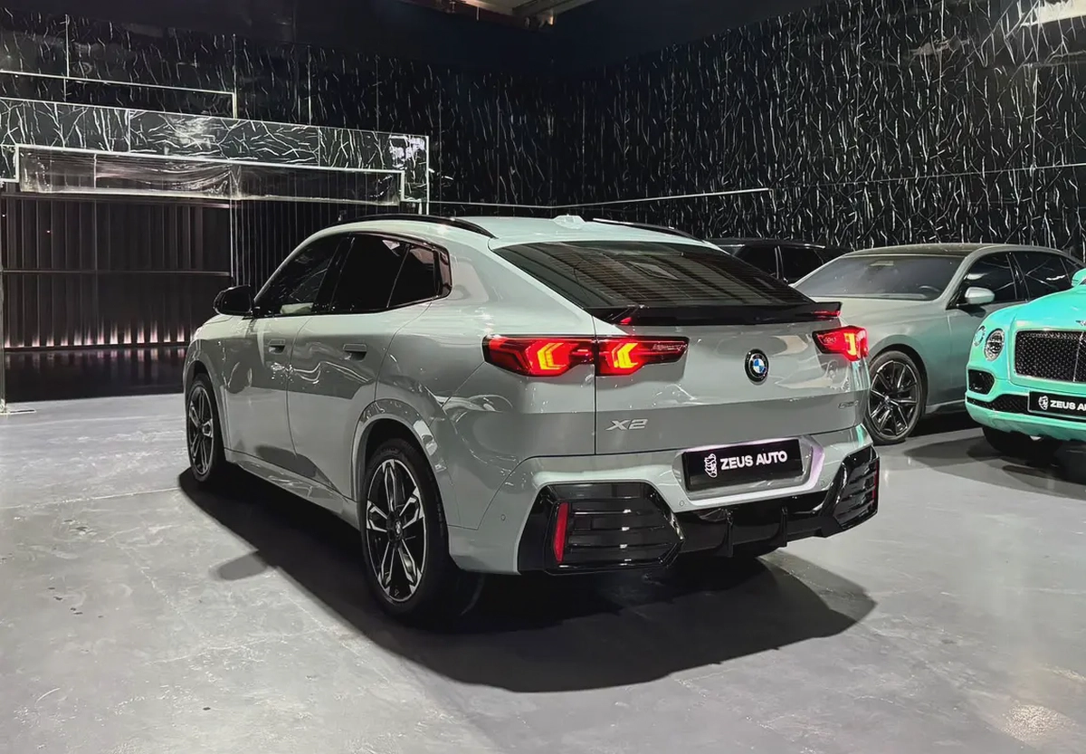 BMW X2 SDrive 18i | GCC | Original paint | Low mileage | AGMC Full service history-4-4
