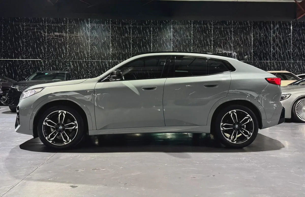 BMW X2 SDrive 18i | GCC | Original paint | Low mileage | AGMC Full service history-5-5
