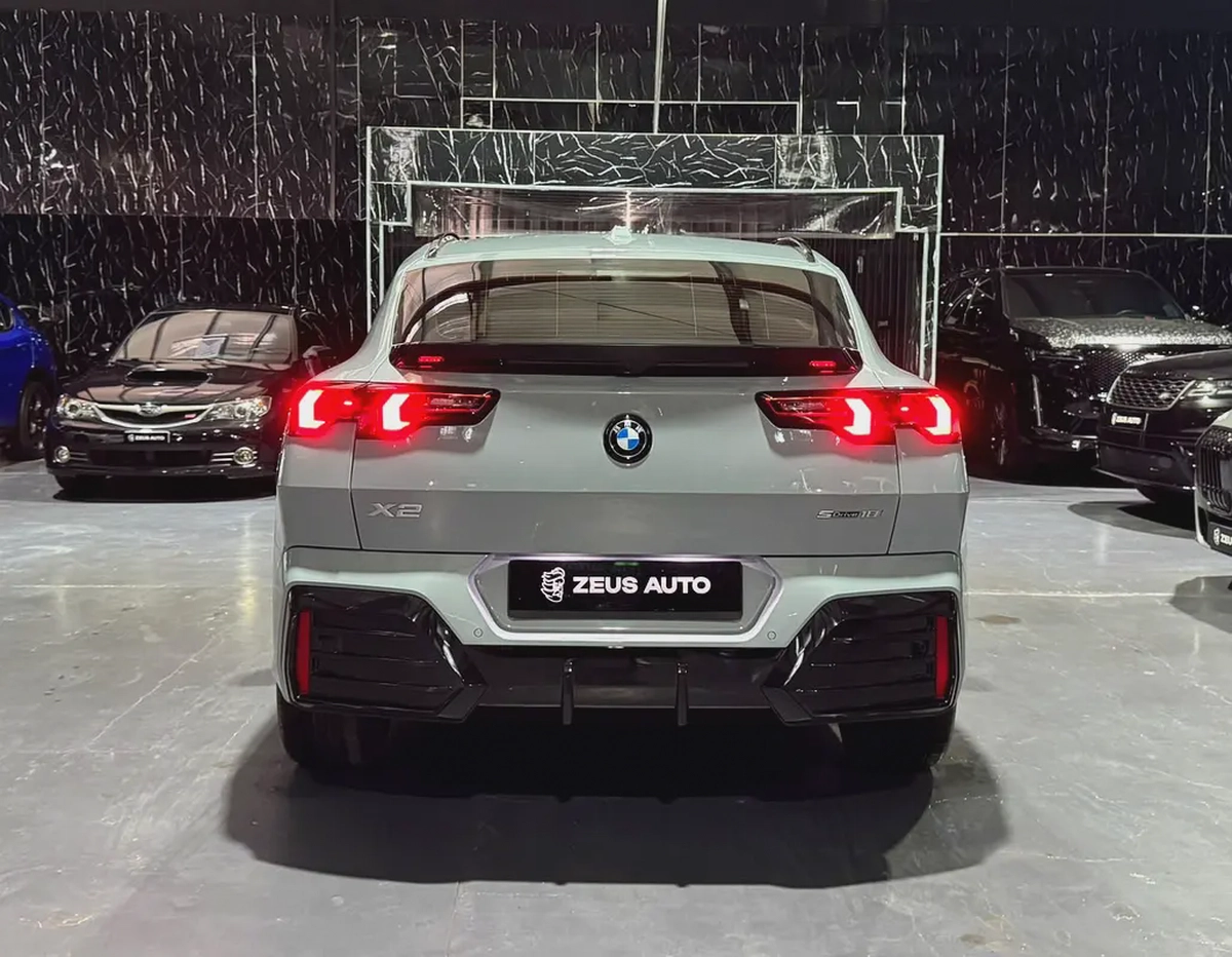 BMW X2 SDrive 18i | GCC | Original paint | Low mileage | AGMC Full service history-6-6